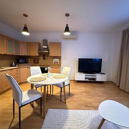 Modern & Cozy Apartment Near Hockey & Football Arena Bratislava Buitenkant foto