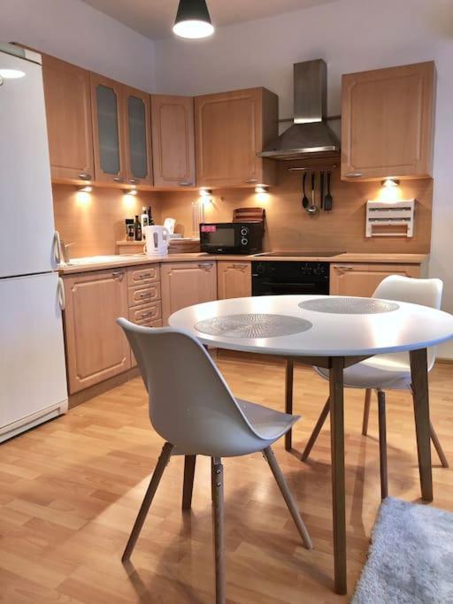 Modern & Cozy Apartment Near Hockey & Football Arena Bratislava Buitenkant foto