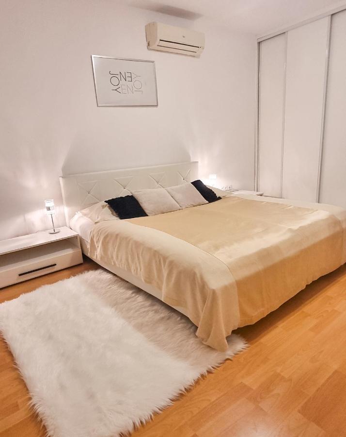 Modern & Cozy Apartment Near Hockey & Football Arena Bratislava Buitenkant foto